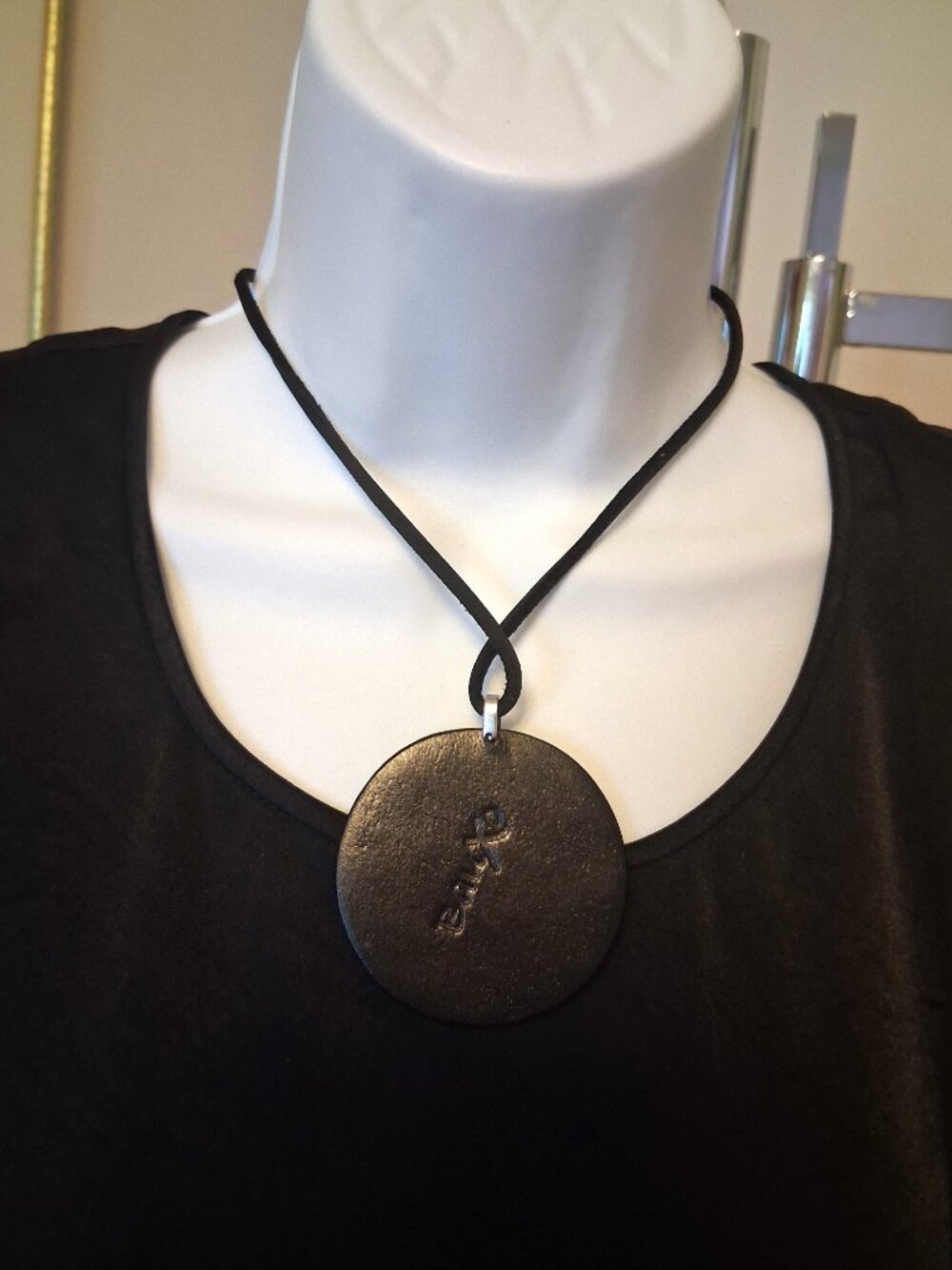 New Bauxo Handcrafted Round Leather Pendant Genuine Leather Necklace - Picture 9 of 9